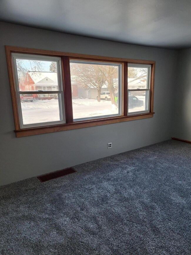 Liv Rm New carpet & paint