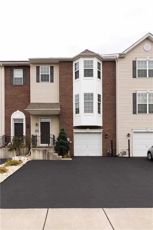 5288 Spring Ridge Dr E, Macungie, PA 18062 - photo 2