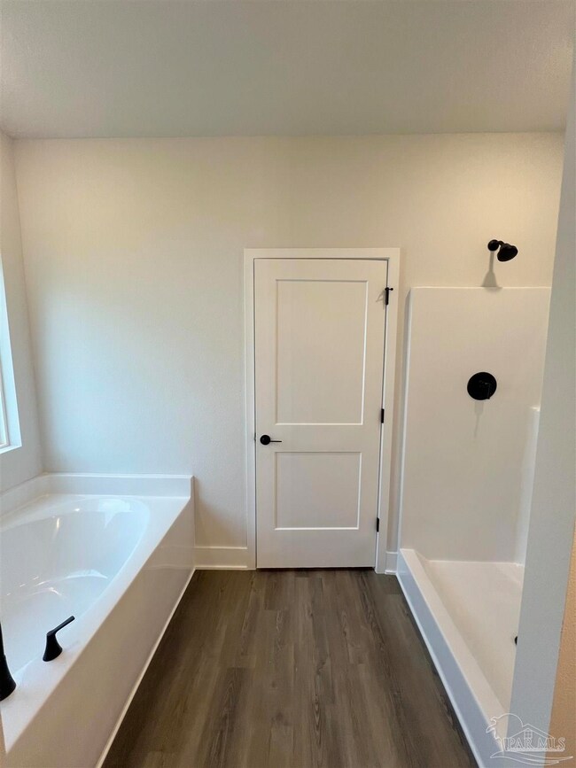 940 Rustling Pines Rd unit 13B, Cantonment, FL 32533 - photo 7