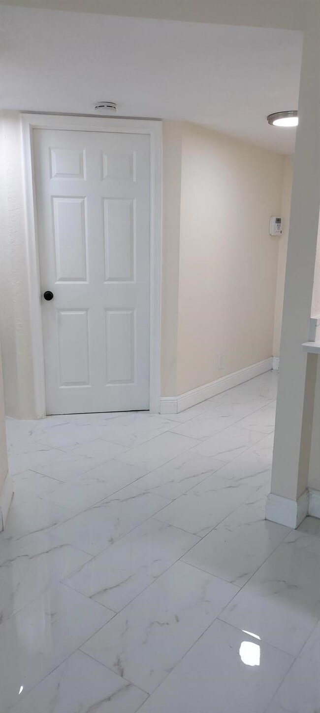 1010 Lake Shore Dr unit 103, West Palm Beach, FL 33403 - photo 5