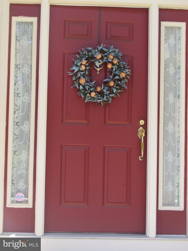 114 Starhill Ln, Catonsville, MD 21228 - photo 2