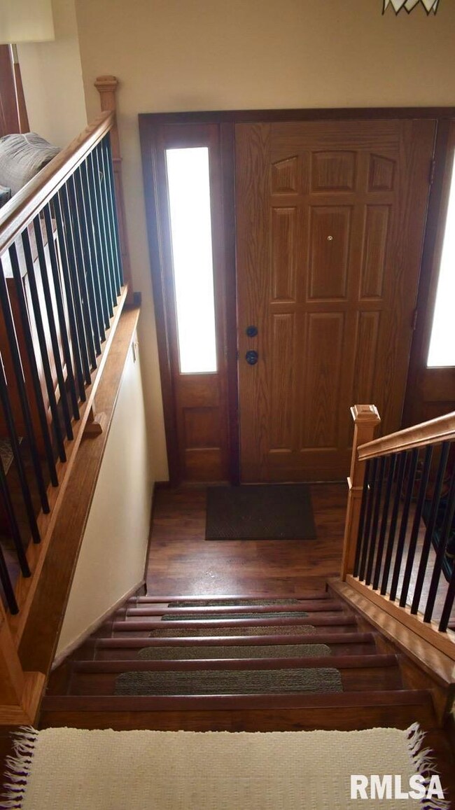 4136 Fillmore Ln, Davenport, IA 52806 - photo 2