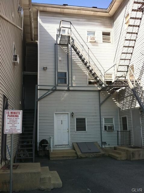 5210 Pennsylvania St unit 208, Whitehall, PA 18052 - photo 2