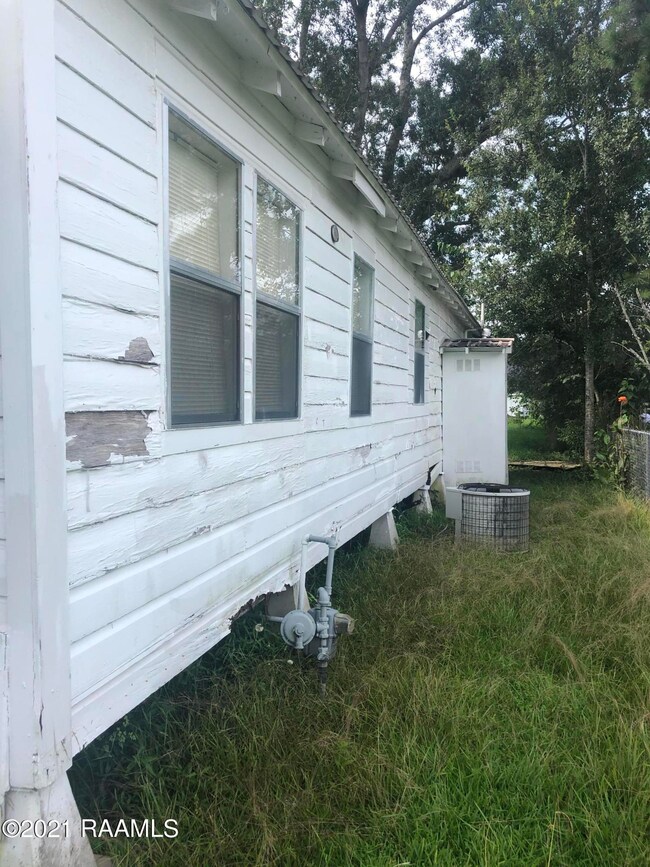 630 E 4th St, Jennings, LA 70546 - photo 3