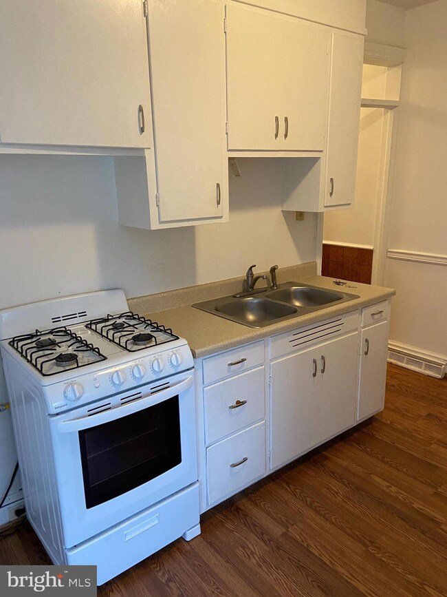 446 Chestnut St, Columbia, PA 17512 - photo 2