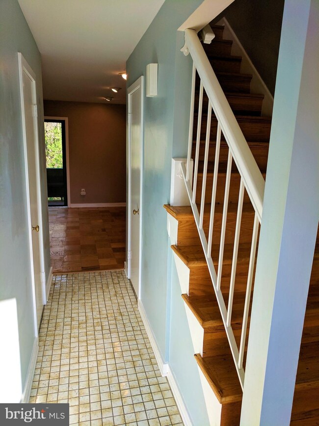 3719A Madison Ln, Falls Church, VA 22041 - photo 2