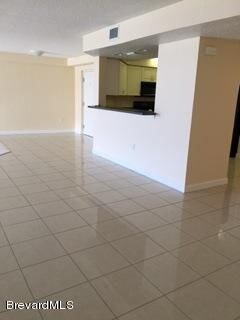 2875 A1A view to front door.jpg