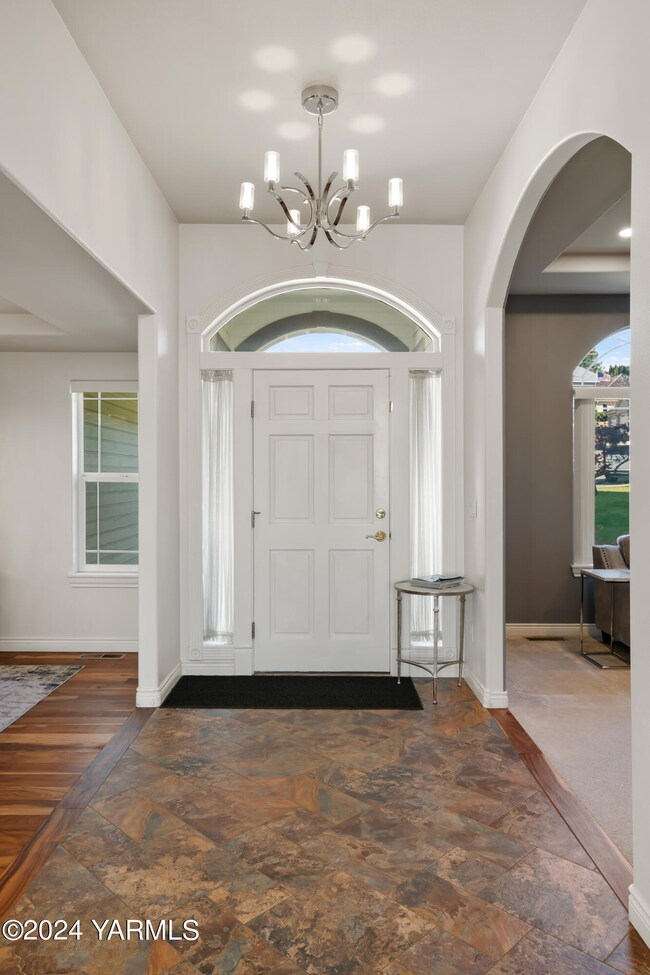 7300SaddlebrookDr-5