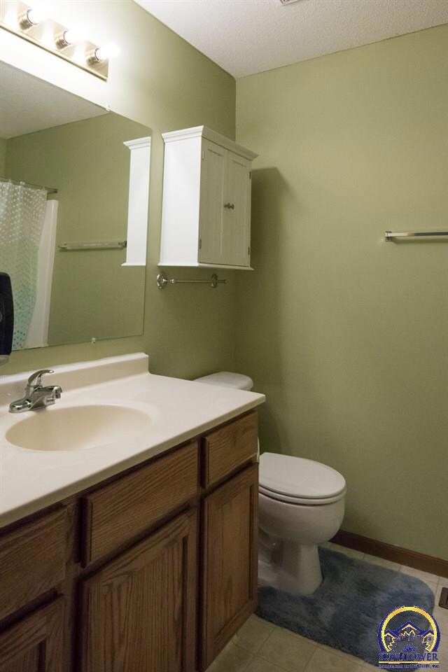 1727 SW Stone Crest Dr, Topeka, KS 66615 - photo 6