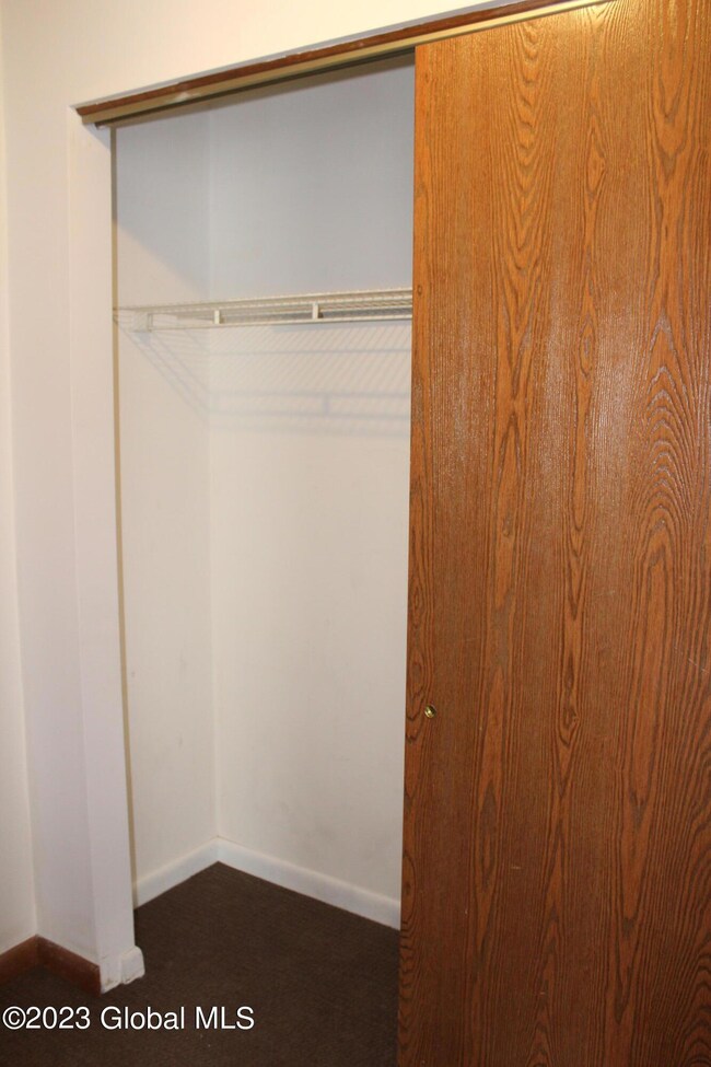 1707 Cambridge Manor Dr, Schenectady, NY 12302 - photo 4