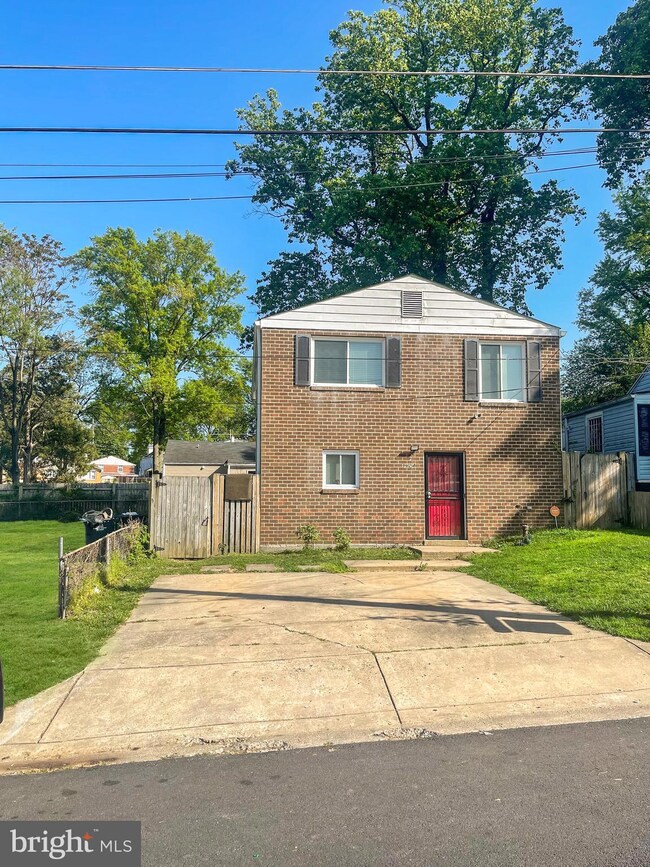 924 Elfin Ave, Capitol Heights, MD 20743 - photo 2