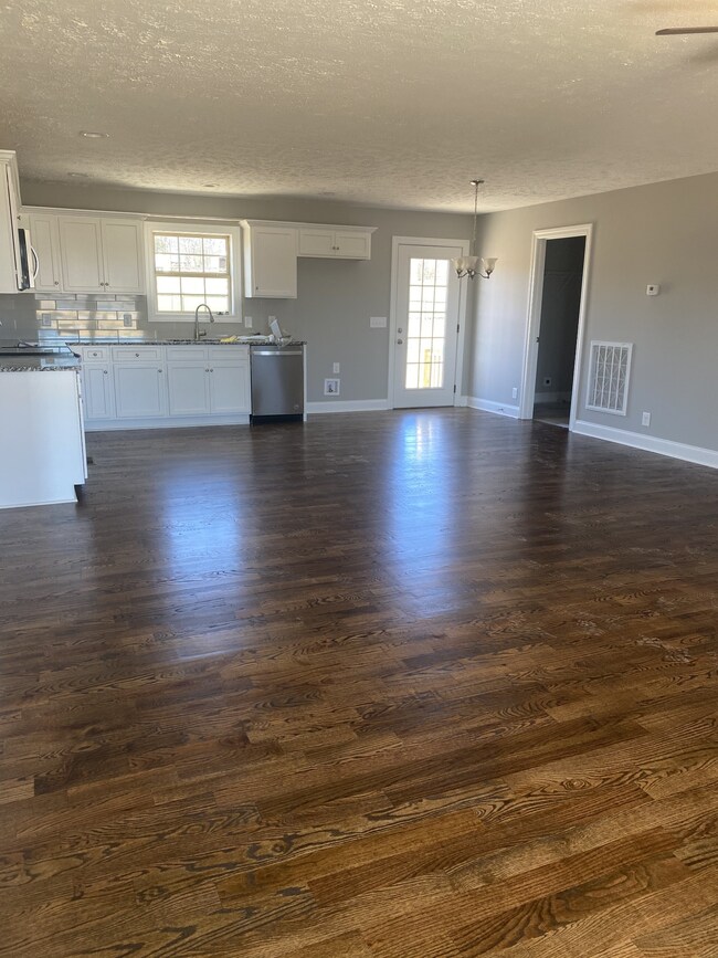 228 Jordan Ave, Shelbyville, TN 37160 - photo 7