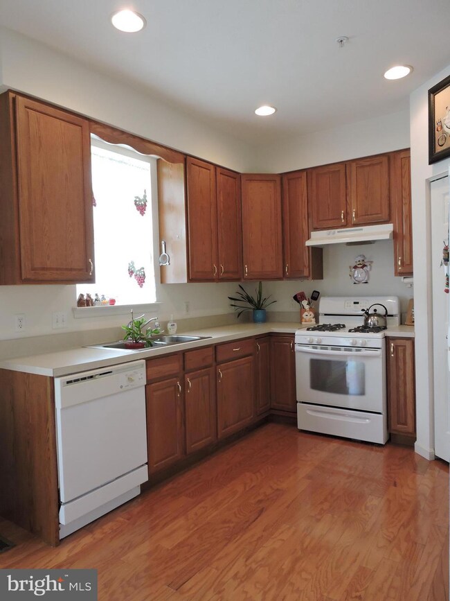 1153 Balsam Cir, Sykesville, MD 21784 - photo 6