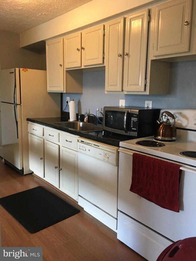 19501 Gunners Branch Rd unit M, Germantown, MD 20876 - photo 4