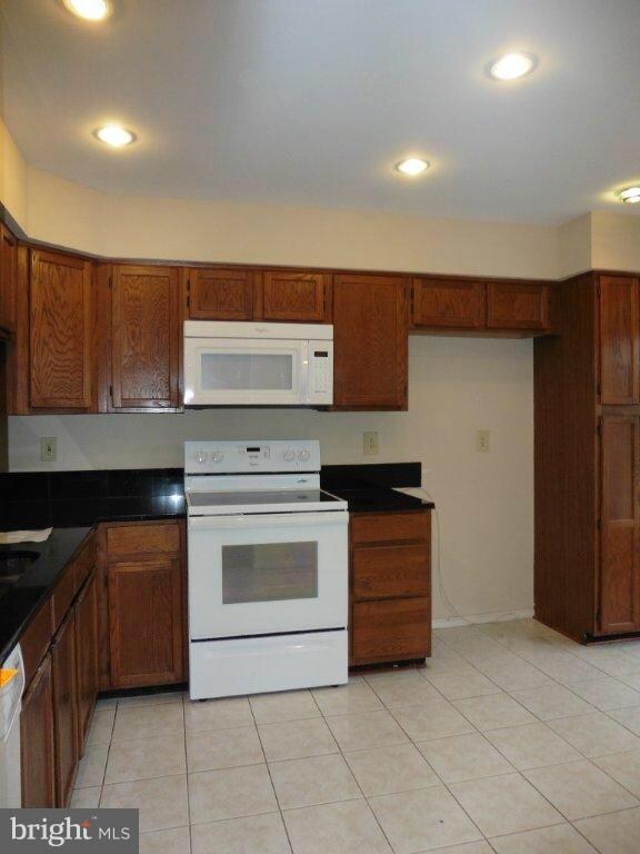 9345 Breamore Ct, Laurel, MD 20723 - photo 4