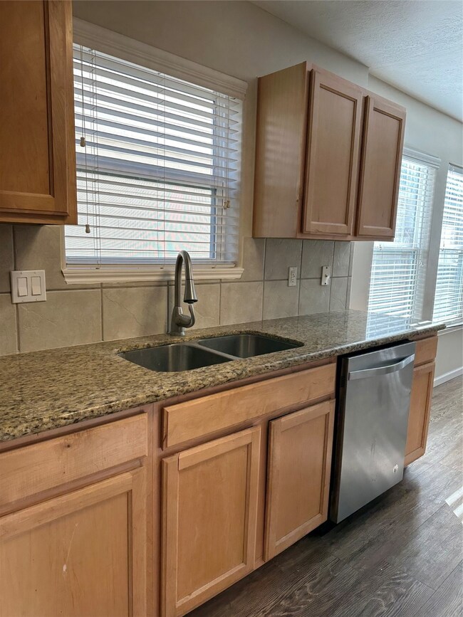 9246 Canady Park Ln, Houston, TX 77075 - photo 6