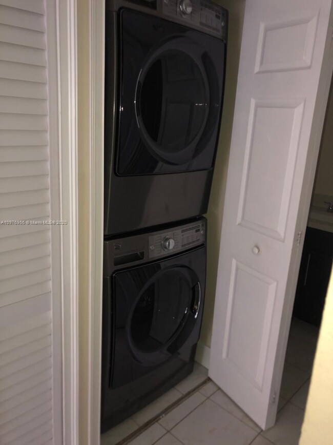 Garden Lake Towers unit 104, Miami, FL 33184 - photo 6