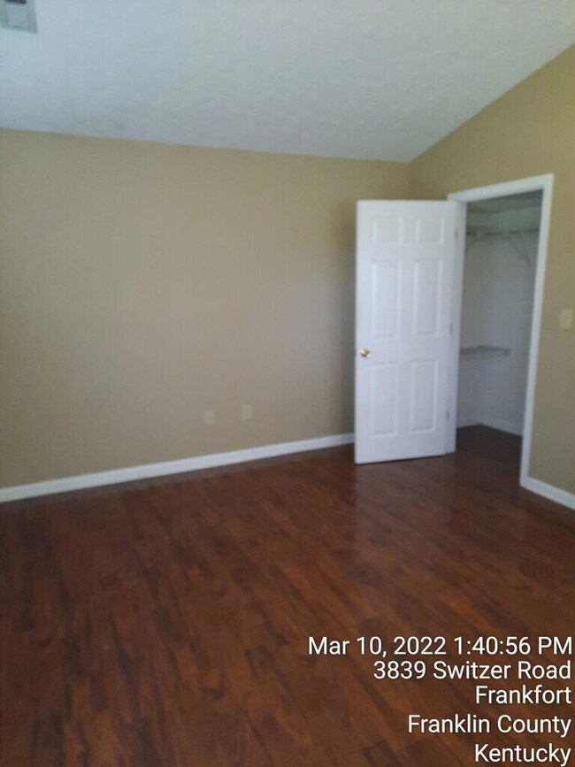 Another view of back bedroom - 031022