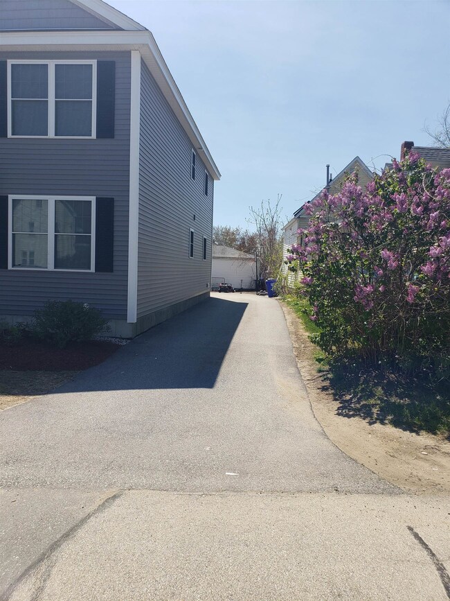 55 Plummer St, Manchester, NH 03103 - photo 4