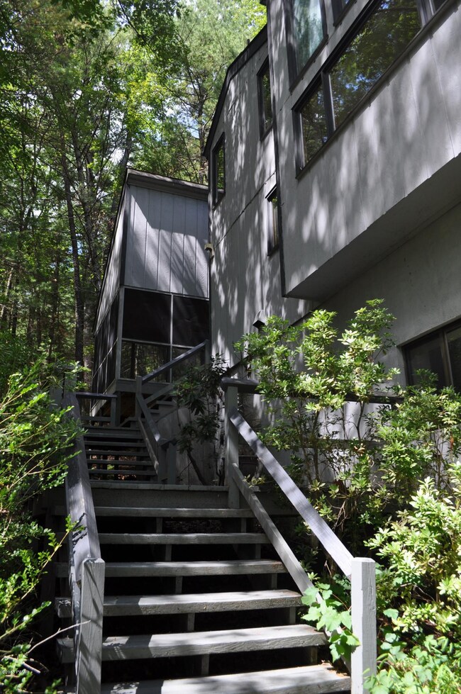 109 Chipmunk Ln, Milford, PA 18337 - photo 3