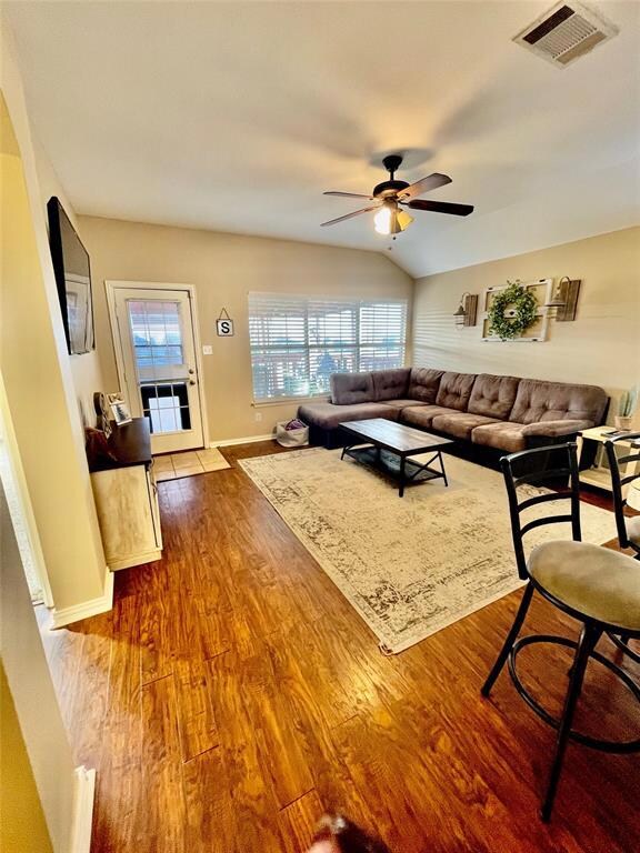 407 Glenwood St, Gainesville, TX 76240 - photo 3