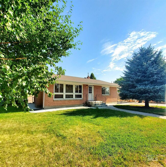 440 W 24th St, Burley, ID 83318 - photo 2