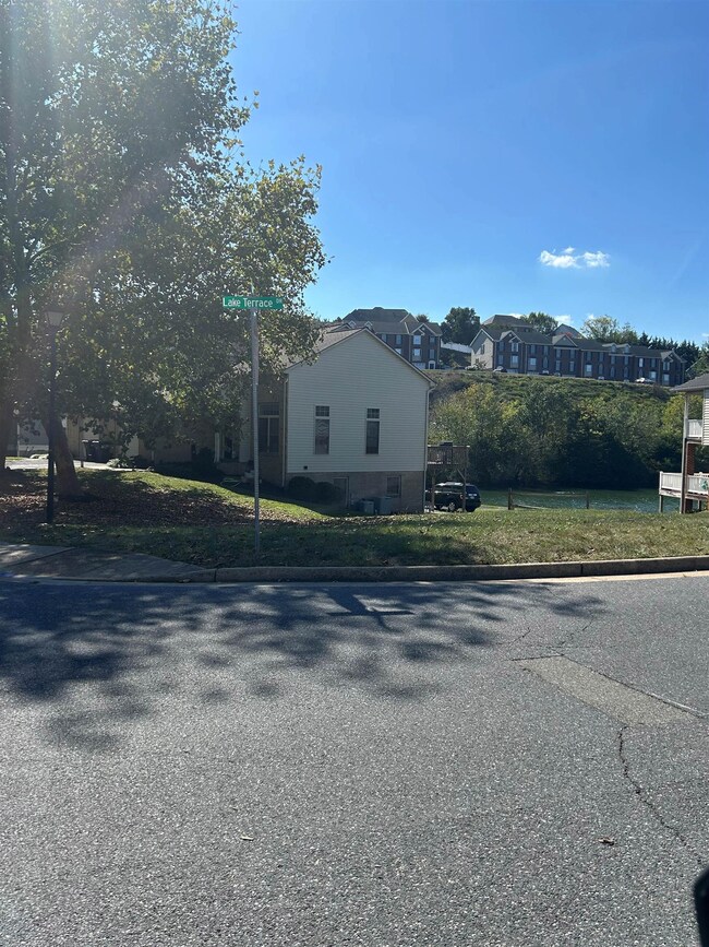 1261 Old Windmill Cir unit A, B, C, D, Harrisonburg, VA 22802 - photo 2