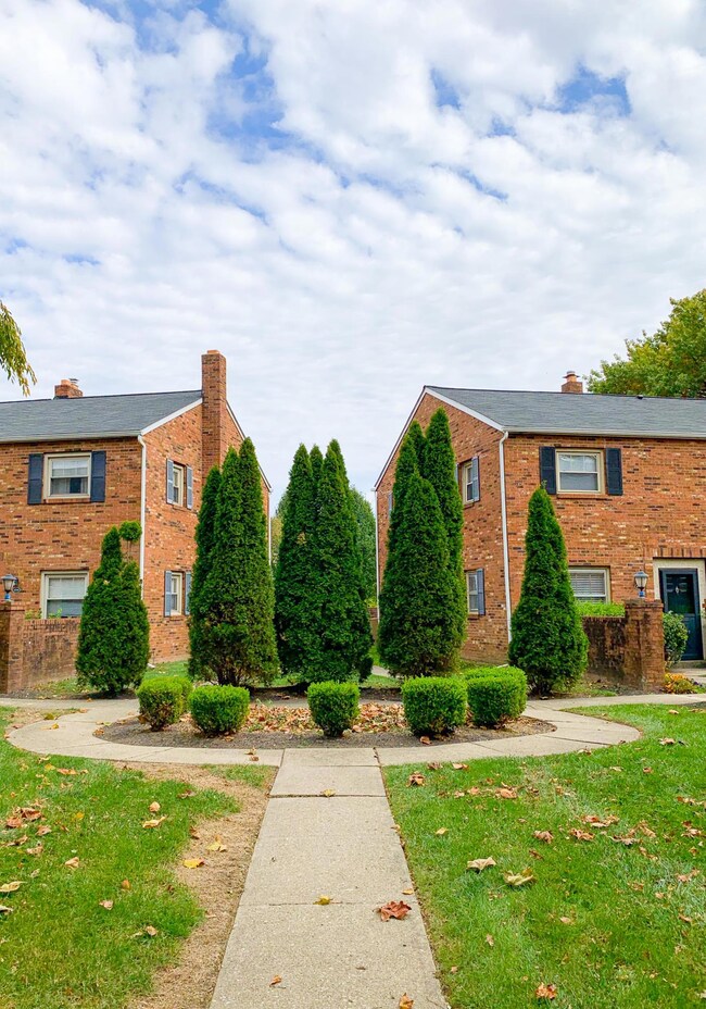 BRANDFORD CONDO COURTYARD