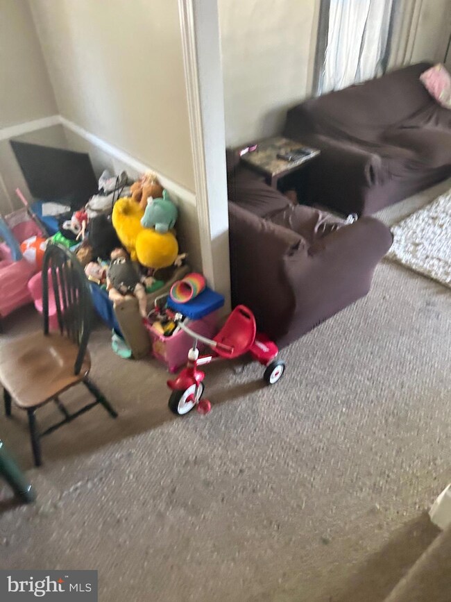 992 Upland Ave, Reading, PA 19607 - photo 5