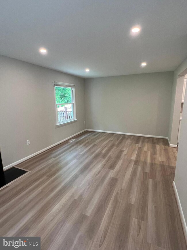 3070 Southern Elm Ct, Fairfax, VA 22031 - photo 5