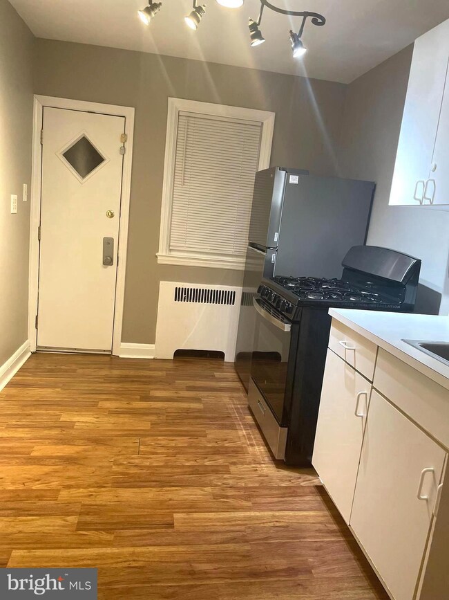 110 Cherrydell Rd unit 2, Catonsville, MD 21228 - photo 5