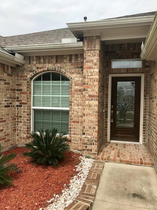 3303 Aberdeen Ct, Bay City, TX 77414 - photo 2