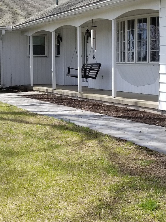 41 Roosevelt St, Hadley, MA 01035 - photo 4