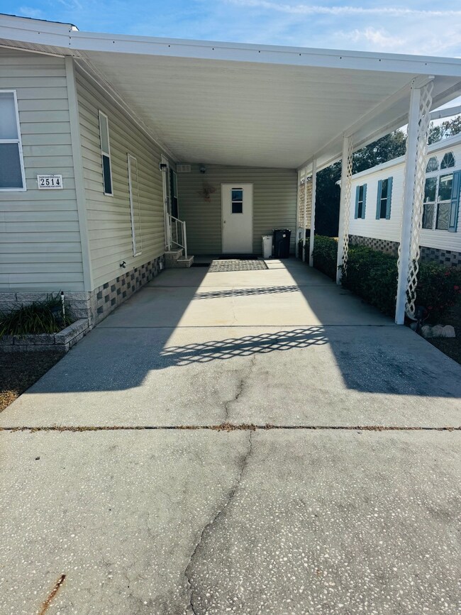 2514 Lake Haven Dr unit 2514, New Port Richey, FL 34655 - photo 2