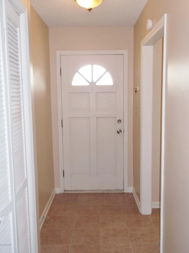 106 Creekview Dr, Jacksonville, NC 28540 - photo 2