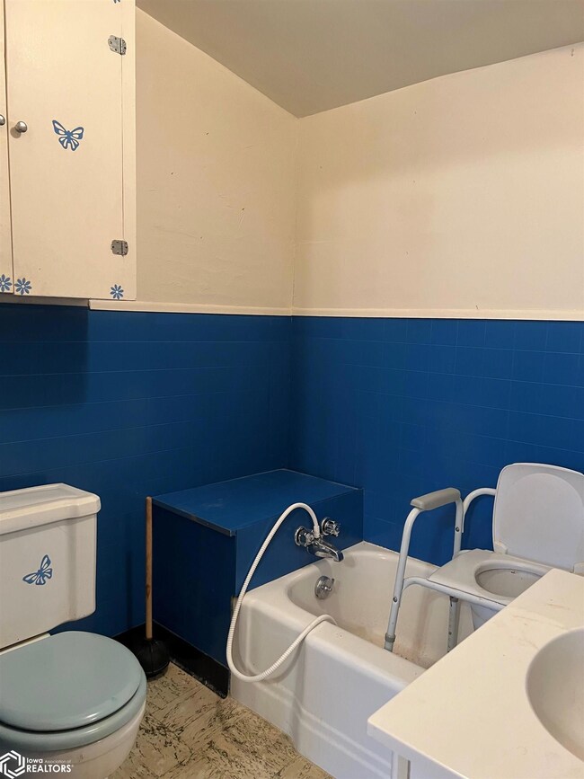 114 E Clarinda Ave, Shenandoah, IA 51601 - photo 3