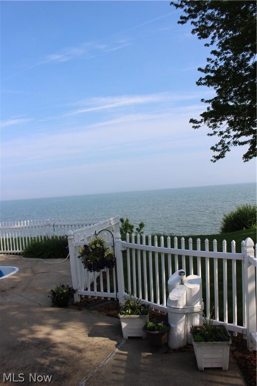 5147 Edgewater Dr, Sheffield Lake, OH 44054 - photo 4