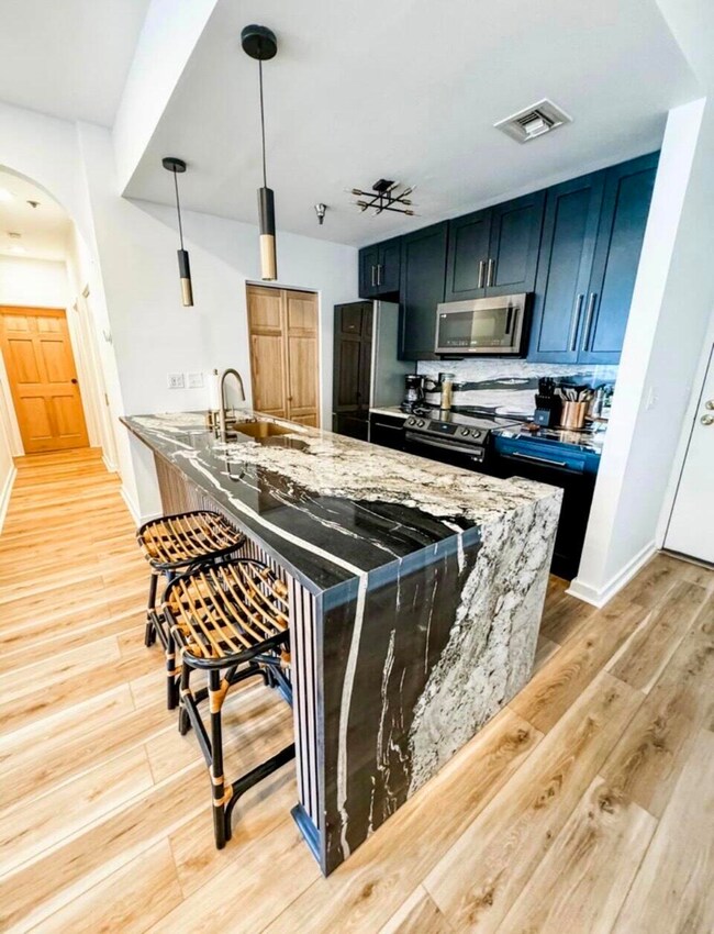 The Broadway unit 410, Milwaukee, WI 53202 - photo 5