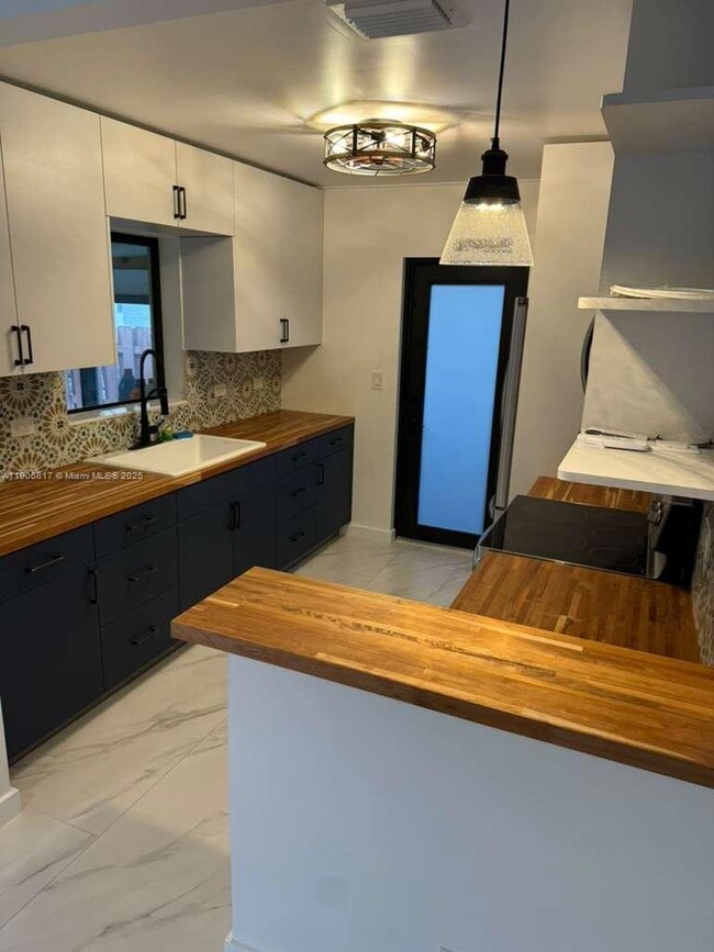 117 NE 2nd Terrace unit FRONT, Hallandale Beach, FL 33009 - photo 3