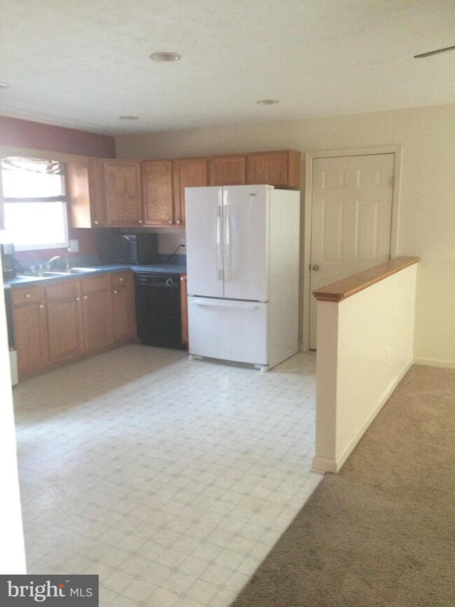 339 Longwood Dr, Bunker Hill, WV 25413 - photo 5