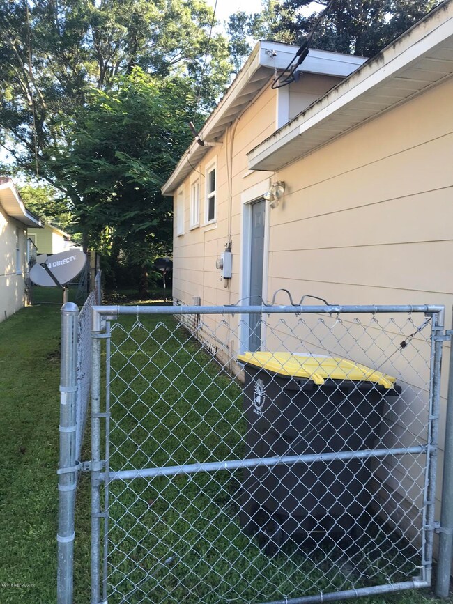 5133 Colonial Ave, Jacksonville, FL 32210 - photo 4