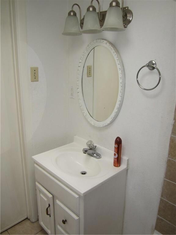 3425 Mountain Ave unit Rear, El Paso, TX 79930 - photo 6