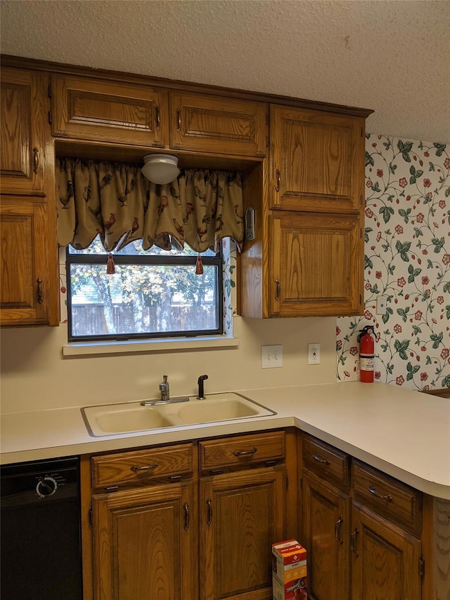 204 Bremen Dr, Hurst, TX 76054 - photo 6