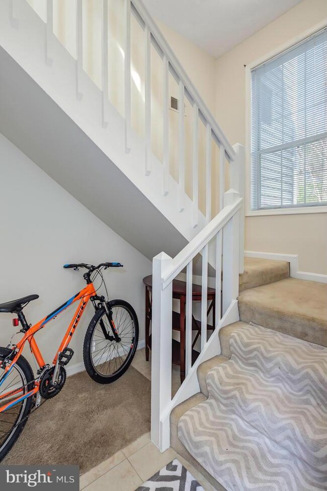 10028 Oakton Terrace Rd unit A, Oakton, VA 22124 - photo 3