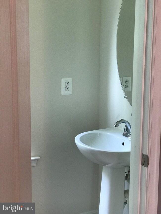 112 Thomasson Ct, Capitol Heights, MD 20743 - photo 7