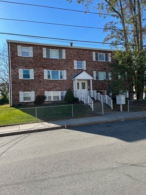 511 Buffinton St unit B, Fall River, MA 02721 - photo 2