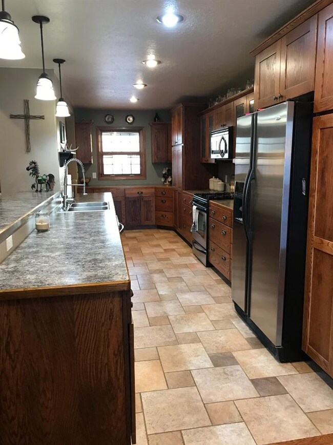 545 E Kabec Rd, North Platte, NE 69101 - photo 7