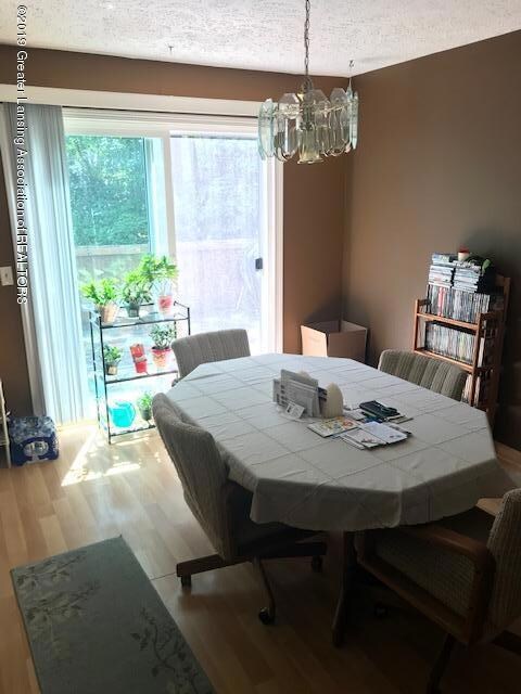 4211 Walton Dr, Lansing, MI 48910 - photo 3