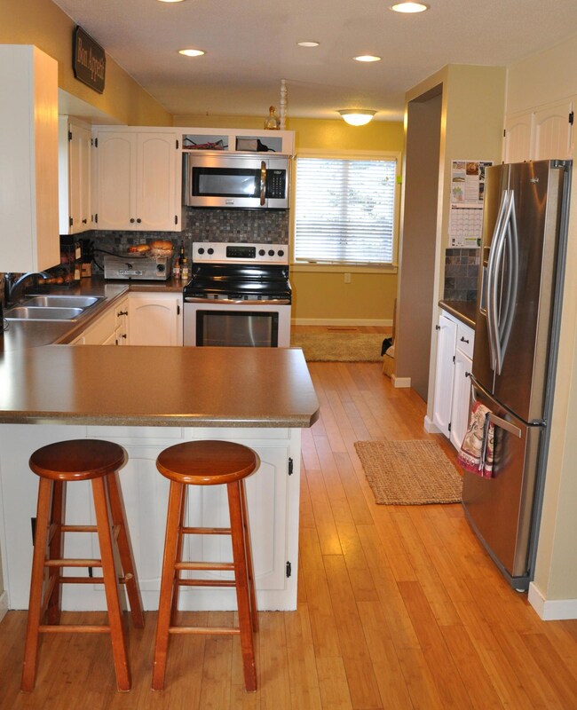 830 S 23rd St, Grand Forks, ND 58201 - photo 5