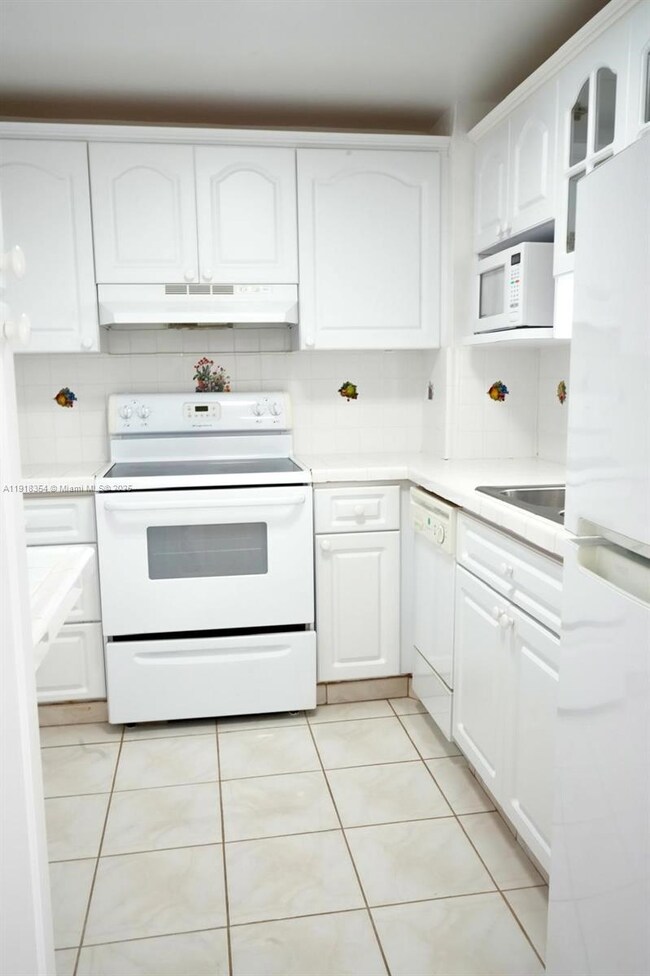 8000 Harding Ave unit 5F, Miami Beach, FL 33141 - photo 7